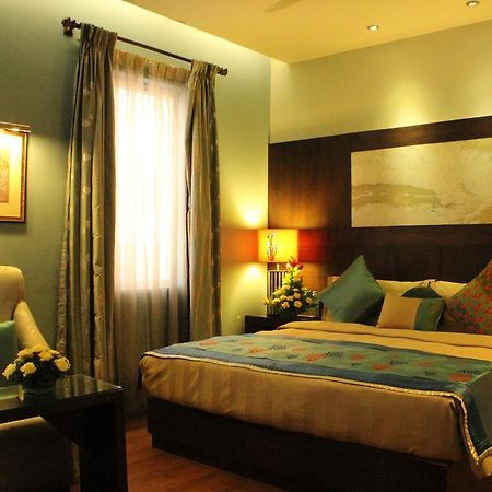 Justa Mg Road Hotel Bangalore Luaran gambar
