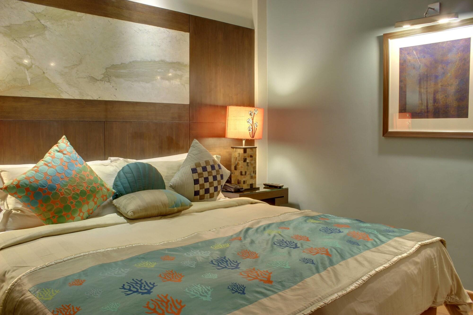 Justa Mg Road Hotel Bangalore Luaran gambar