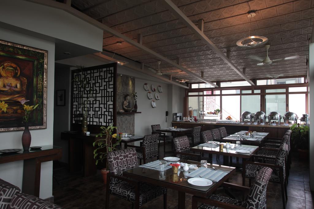 Justa Mg Road Hotel Bangalore Luaran gambar