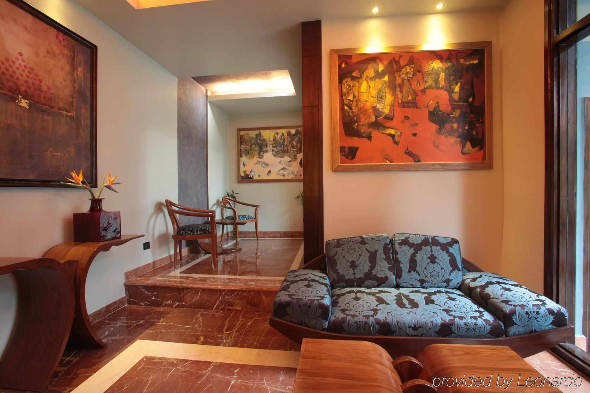 Justa Mg Road Hotel Bangalore Dalaman gambar