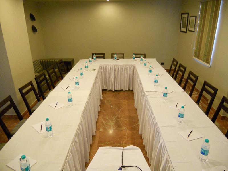 Justa Mg Road Hotel Bangalore Luaran gambar