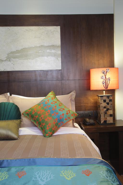 Justa Mg Road Hotel Bangalore Luaran gambar