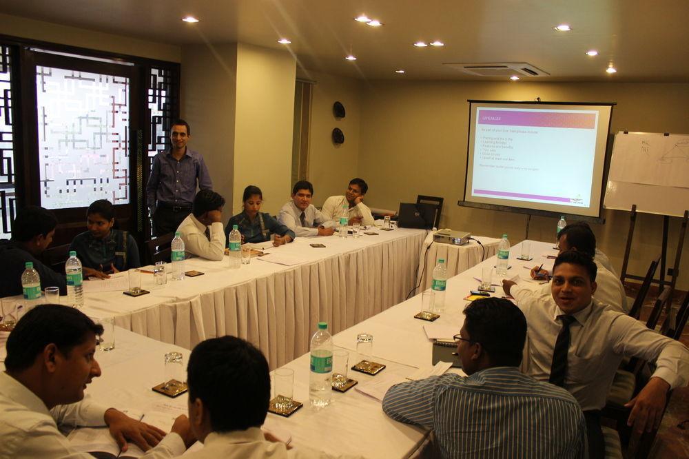 Justa Mg Road Hotel Bangalore Luaran gambar