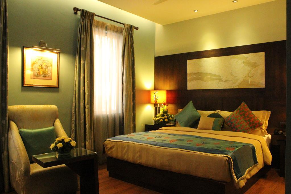 Justa Mg Road Hotel Bangalore Luaran gambar