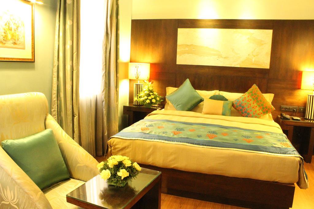 Justa Mg Road Hotel Bangalore Luaran gambar