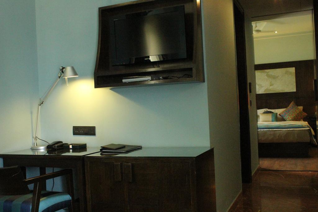 Justa Mg Road Hotel Bangalore Luaran gambar