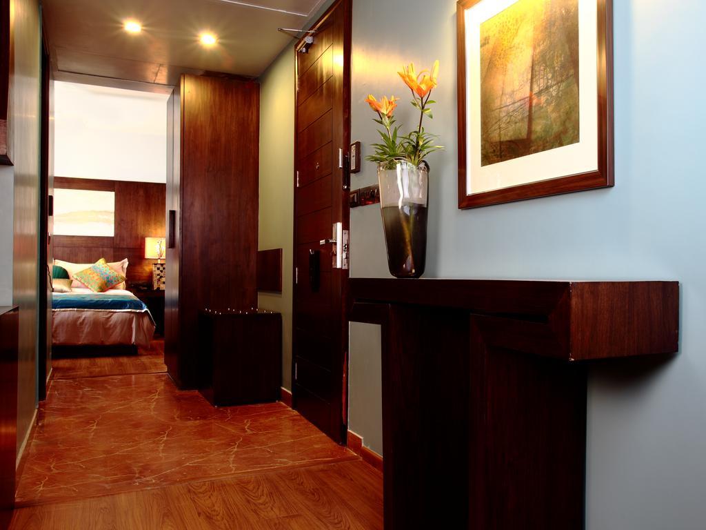 Justa Mg Road Hotel Bangalore Luaran gambar
