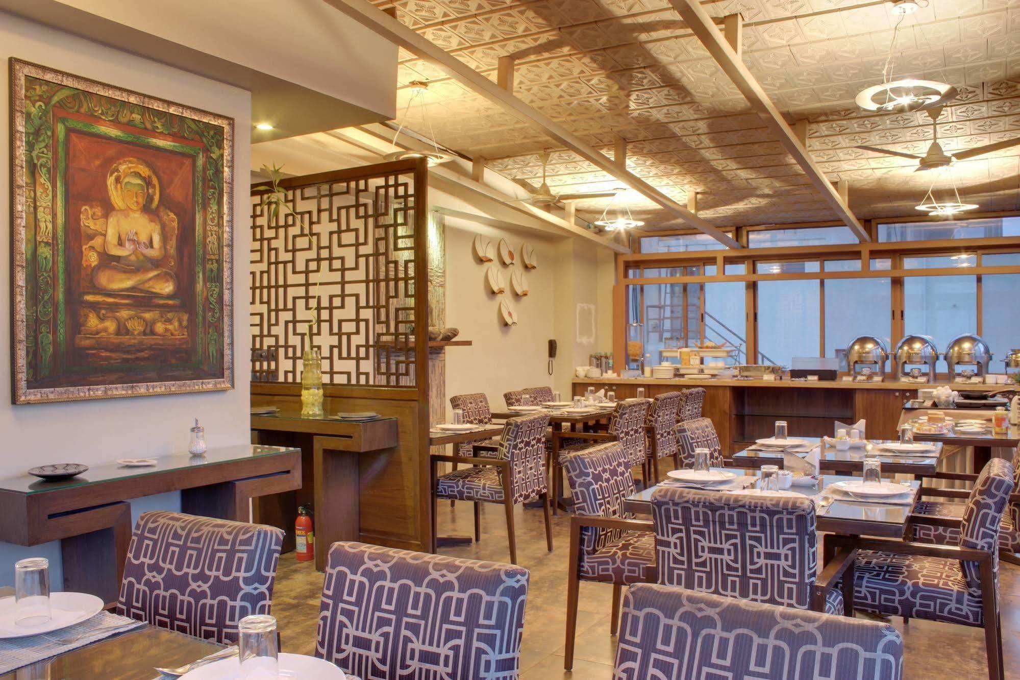 Justa Mg Road Hotel Bangalore Luaran gambar