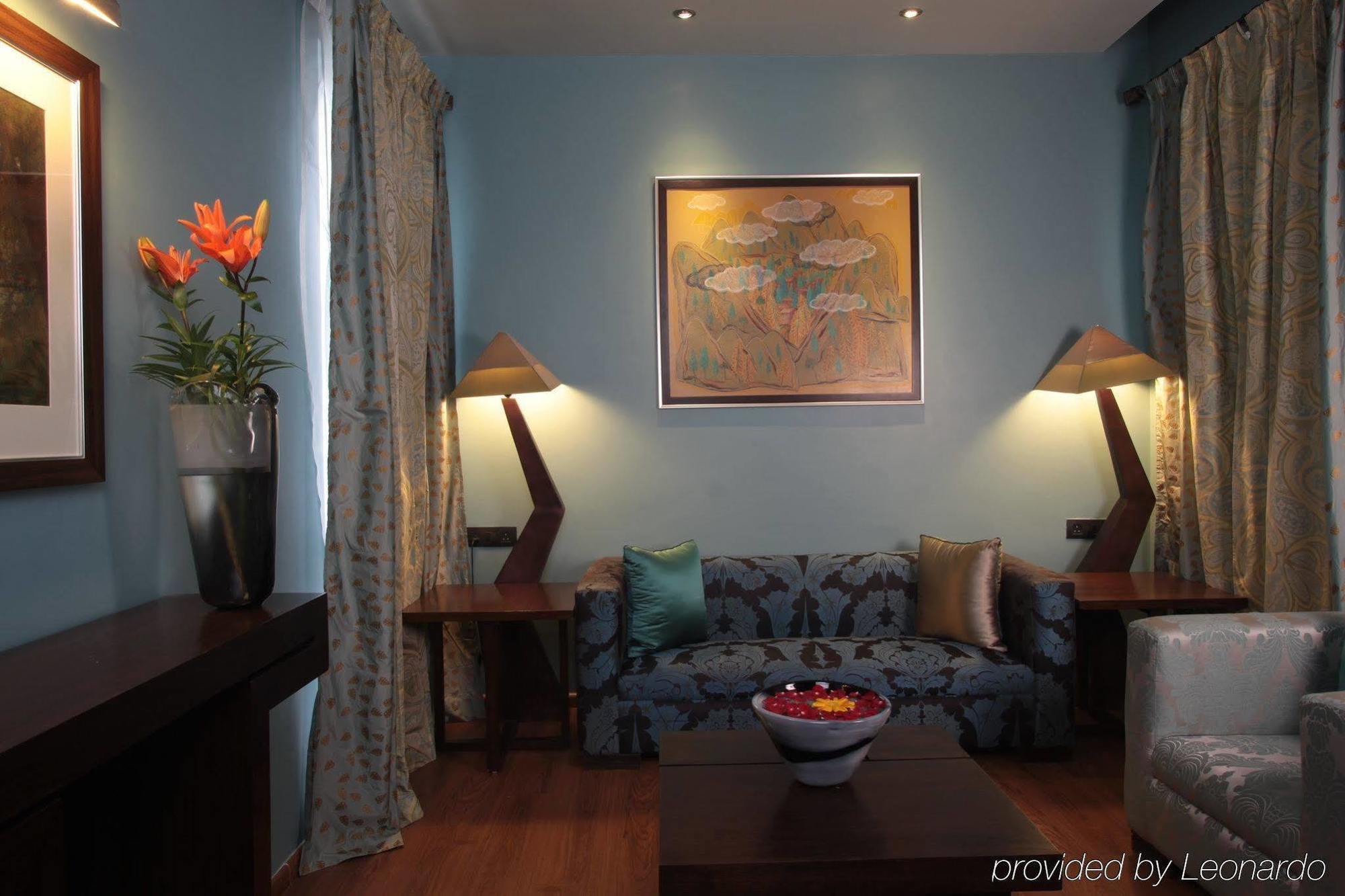 Justa Mg Road Hotel Bangalore Luaran gambar