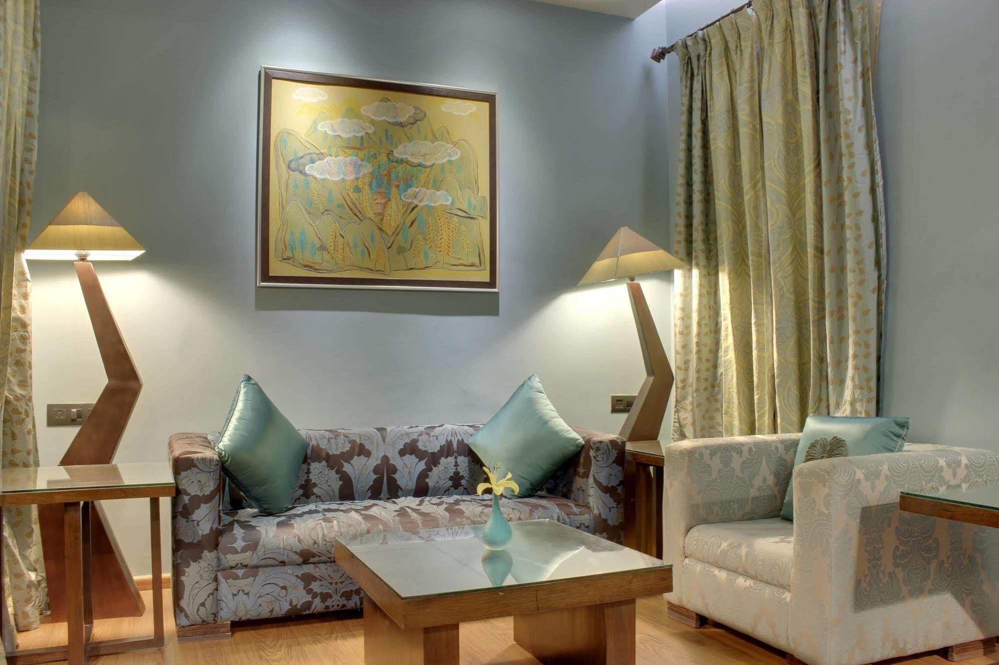 Justa Mg Road Hotel Bangalore Luaran gambar