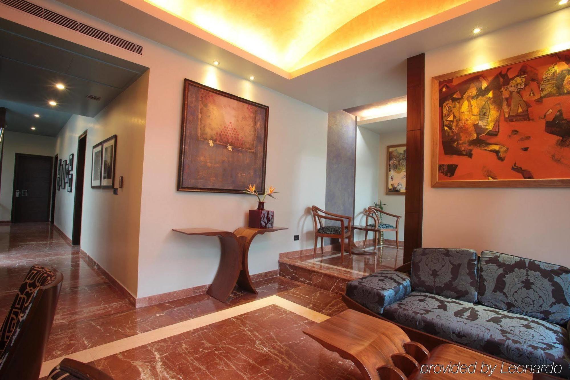Justa Mg Road Hotel Bangalore Dalaman gambar